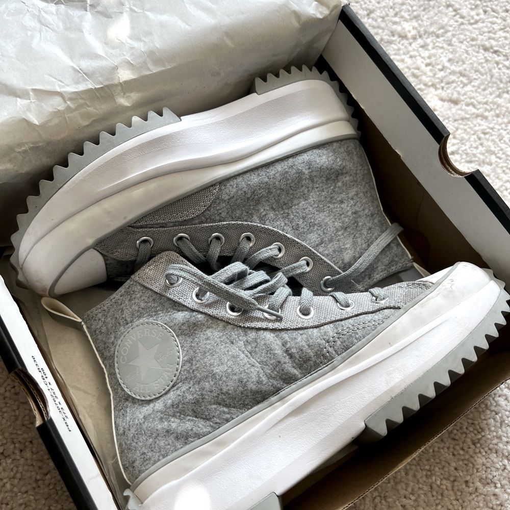 Grey platform Converse sneakers. 👟🥰